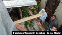 Cubanos tras paso de huracán Melissa por Santiago de Cuba