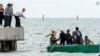 Balseros cubanos llegan a las costas de Estados Unidos por Stock Island, cerca de Key West, el 12 de agosto de 2022.
