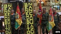 Soldados bolivianos que vencieron al "Che" Guevara conmemoran a sus caídos