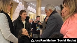 El presidente panameño José Raúl Mulino junto a la madre de María Corina Machado, Corina Parisca, en Oslo, Noruega. 
