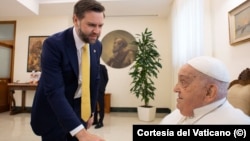 El vicepresidente J. D. Vance se reúne con Su Santidad el Papa Francisco el Domingo de Pascua. (Foto cortesía del Vaticano)