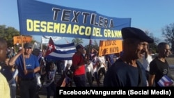 Trabajadores cubanos en la marcha por el 1º de Mayo en Santa Clara, Villa Clara. (Facebook/Vanguardia)