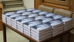 Libros, una manera de salvar al país