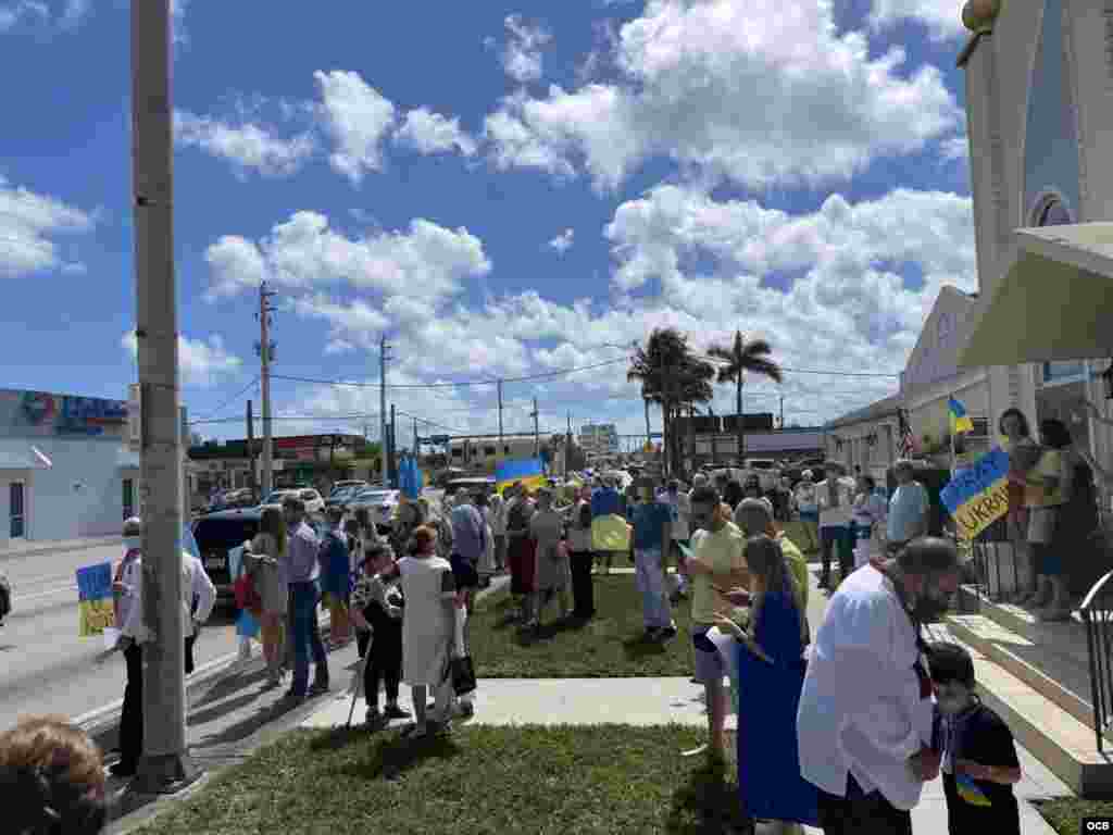 Vista general de la manifestación de los ucranianos en Miami en favor de Kyiv y en contra de la política de Putin hacia Ucrania. 