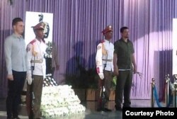 Rogelio Bolufé en Cuba, durante el funeral de Fidel Castro, acompañando en la guardia de honor a Sandro Castro. 