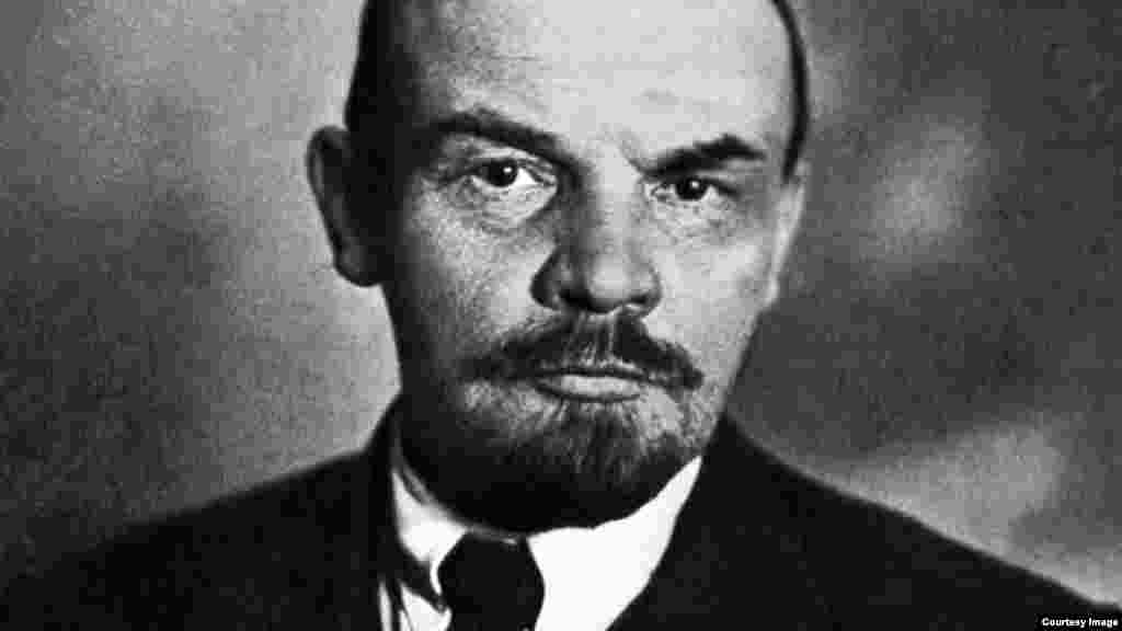 Vladimir Ilich Lenin (1870-1924): Fue el creador de los campos de concentración (Gulag) en la URSS. Por decreto de Lenin, los edificios del monasterio de Solovki se convirtieron en Campo para Propósitos Especiales. Fue el campamento insignia de los primeros "campos de trabajo correctivos", instaurados por los regímenes comunistas alrededor del mundo.