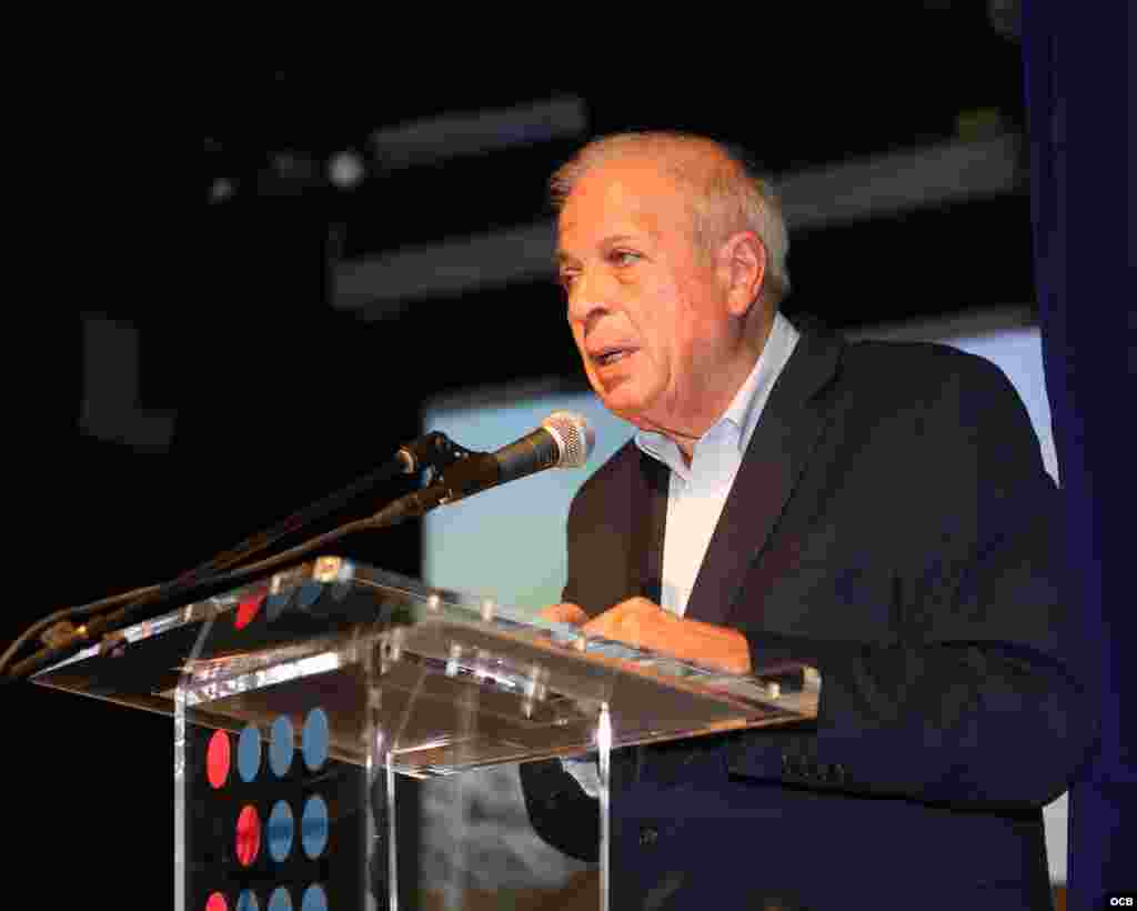 Tomás Regalado, director de OCB Radio Martí, presenta la serie documental "La iglesia que creció con el exilio".&nbsp;