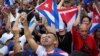 Un hombre grita durante un mitin de solidaridad con los manifestantes en Cuba, en el barrio de La Pequeña Habana en Miami, Florida, Estados Unidos el 14 de julio de 2021. REUTERS / Marco Bello