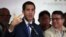 El líder opositor venezolano y presidente interino Juan Guaidó habla durante una conferencia de prensa un día después de que no pudiera entrar al Palacio Legislativo.