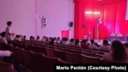 Reunión de estudiantes con directivos de la Universidad de Ciencias Médicas de Cienfuegos.